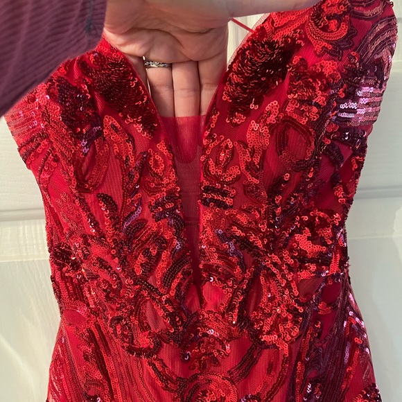 Gorgeous Amarra red sequin evening gown in size 4 - Picture 5 of 15